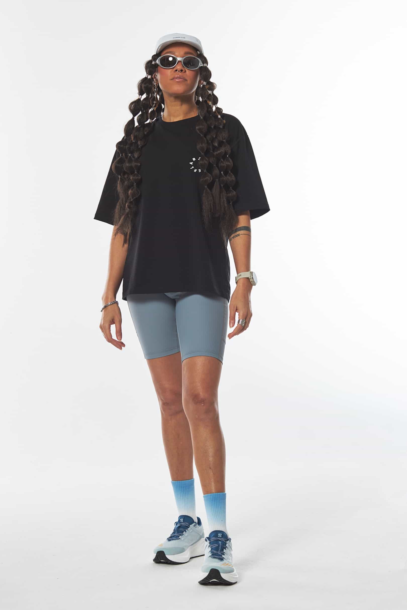 Running Boxy Tee / Black Holo, sylwetka z przodu
