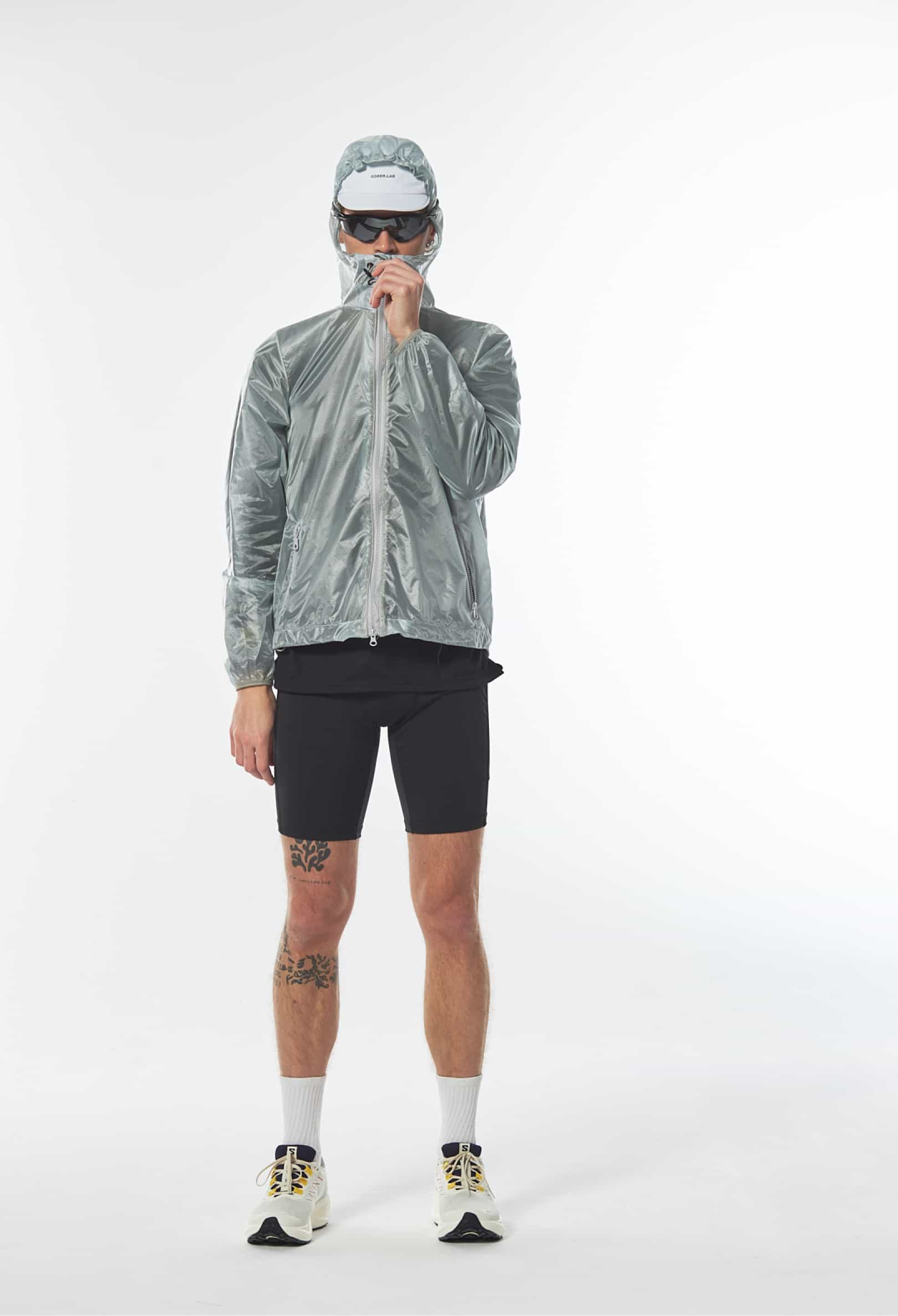 Wind Jacket, sylwetka z przodu, kaptur