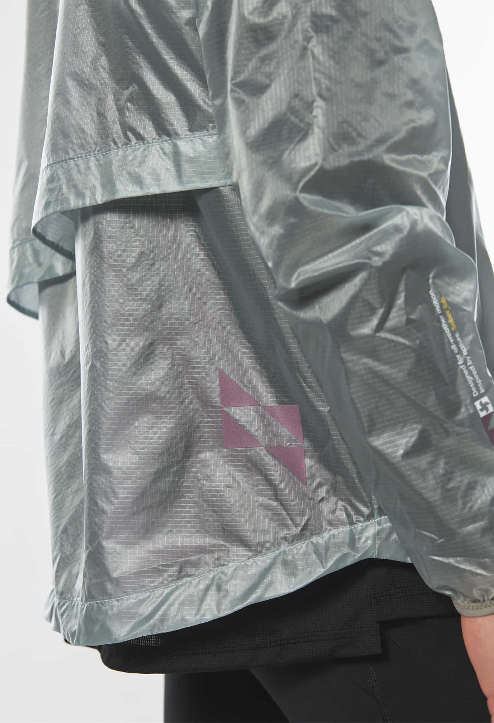 Wind Jacket, panel z siatki i odblaskowy nadruk na plecach