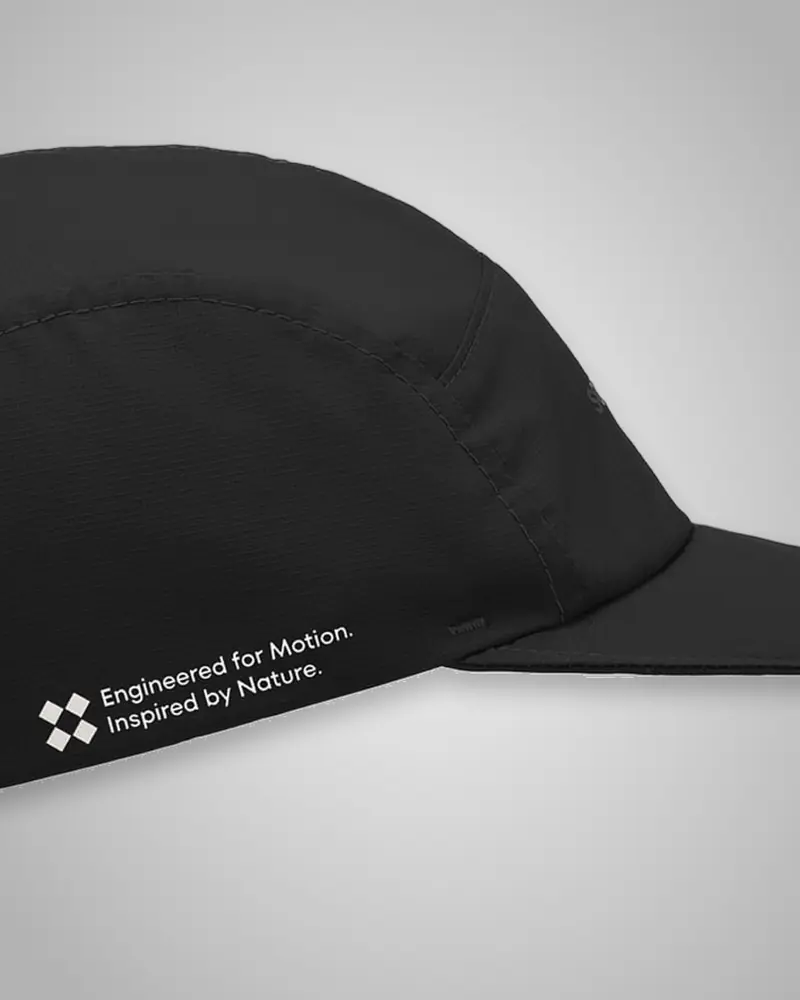 Bok czapki 5 Panels Cap Black z nadrukiem i daszkiem