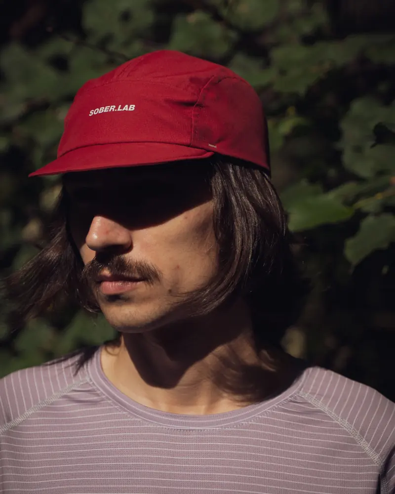 5 Panels Cap Brick Red, portret