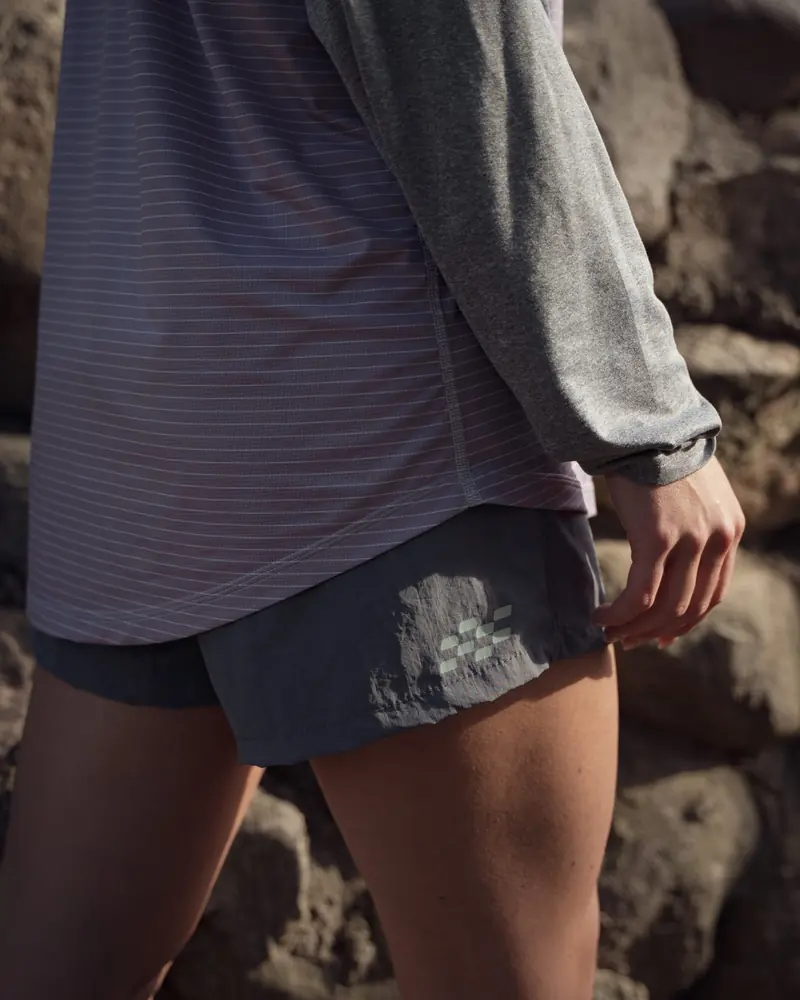 Full Belt Shorts Stone Gray, nogawka z logo