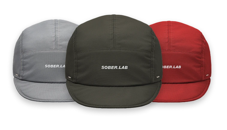 Trzy czapki 5 Panels Cap: szara, zielona i czerwona