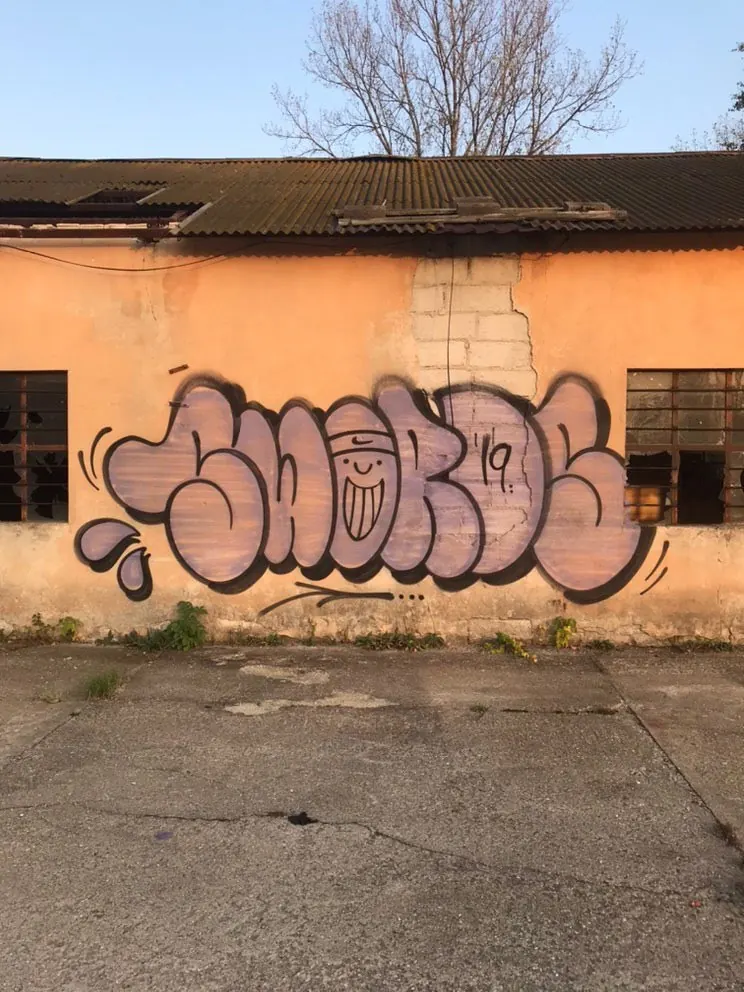Graffiti Swords na murze