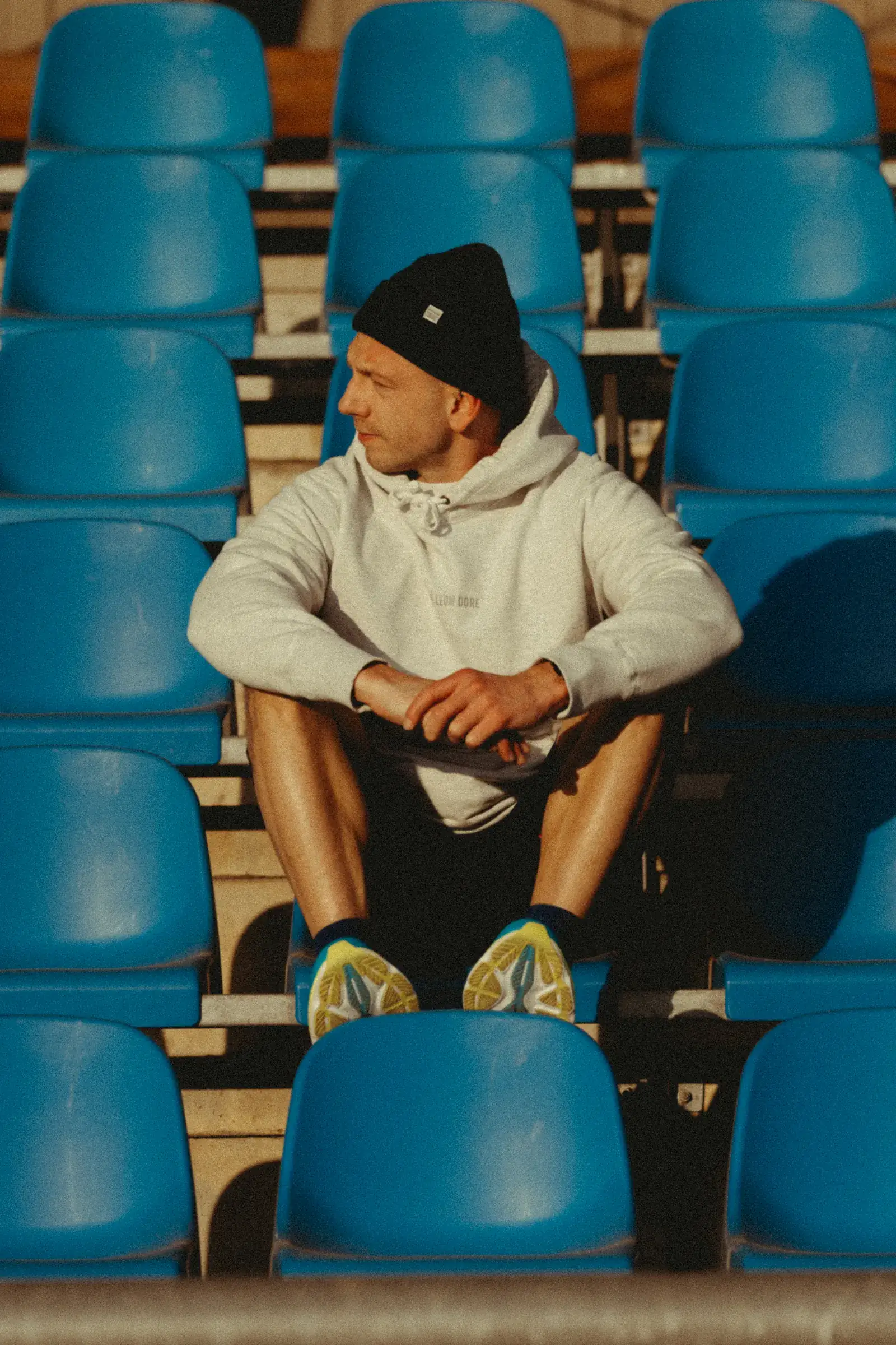 Karol na trybunach stadionu