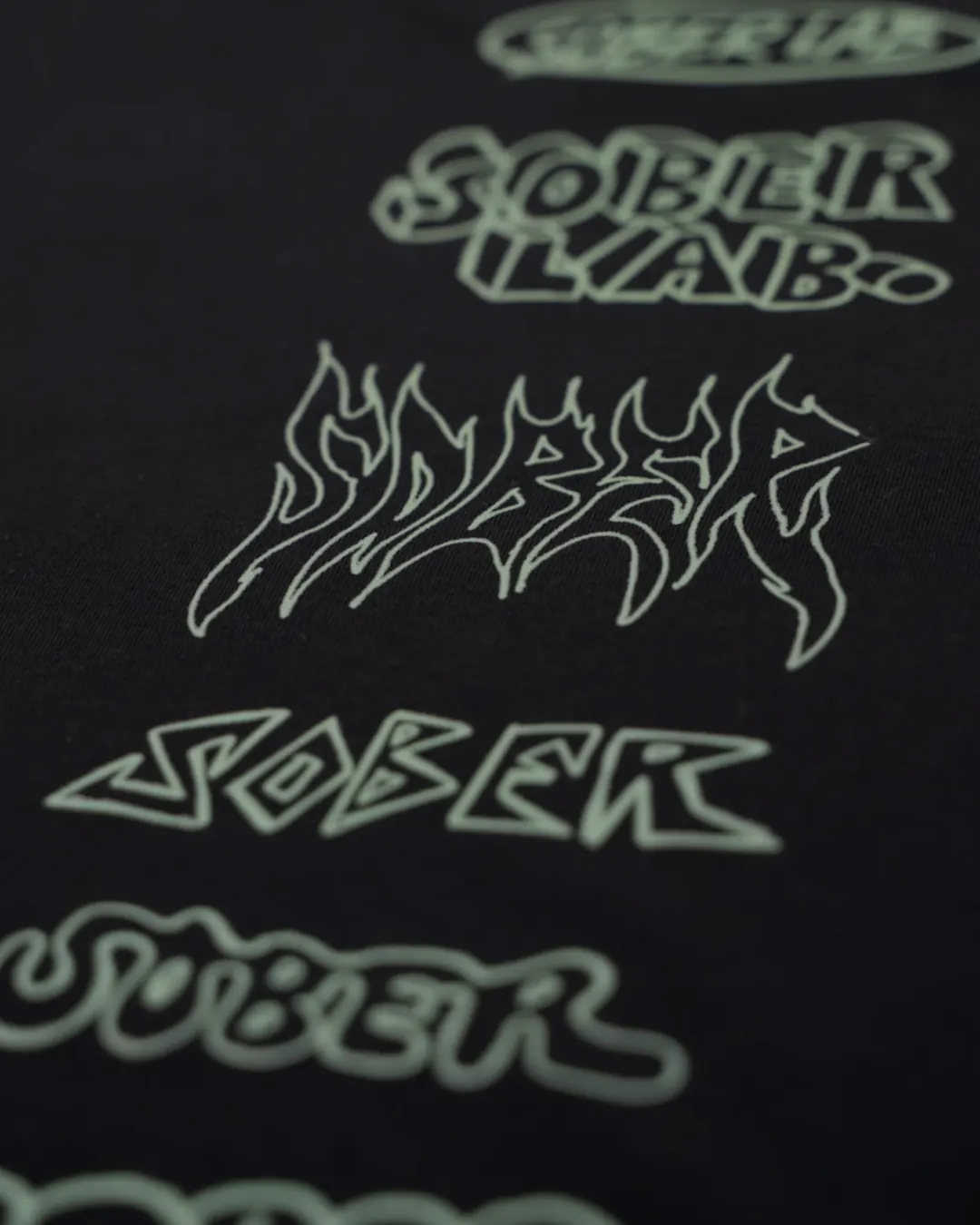 Nadruk Holiday na Boxy Tank Sober Lab