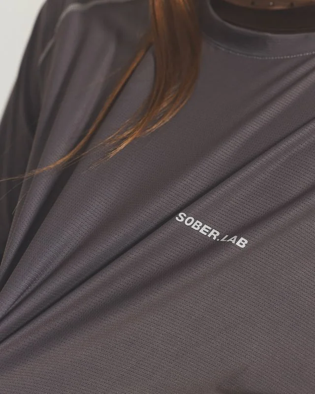 Light Running Tee / Gray Stone, logo na piersi